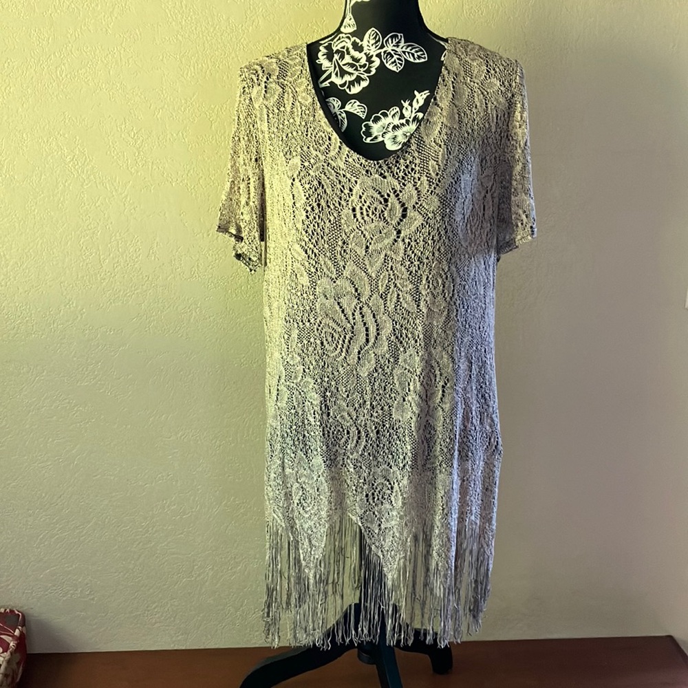 MILES BLAKE SZ 16 BEAUTIFUL BLACK & TAN TOP WITH FRINGED BOTTOM